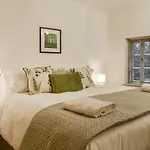 Semesterbostad May Cottage