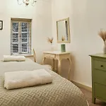Semesterbostad May Cottage *